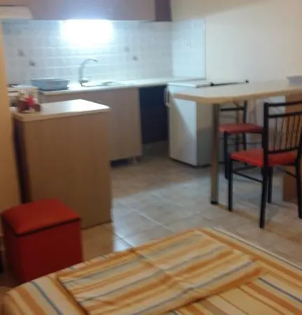 Aliveri Rooms 아파트