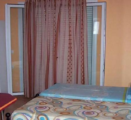 Aliveri Rooms 아파트 *
