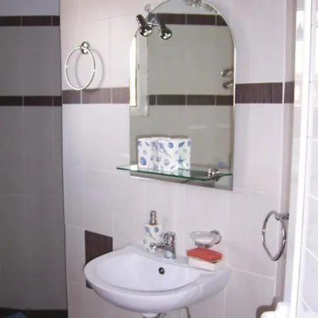 아파트 Aliveri Rooms *